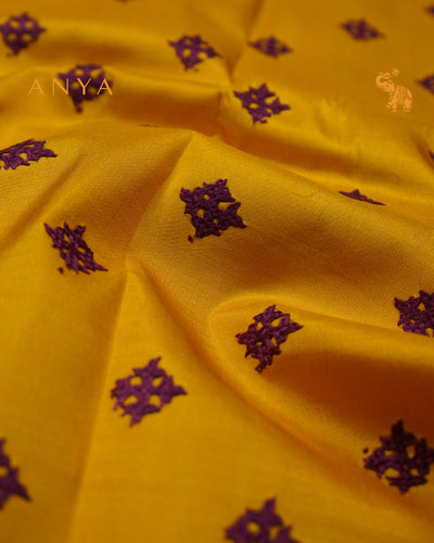 V Pakku Zari Kattam Kanchi Silk Saree with Mustard Kutch Work Pallu and Blouse