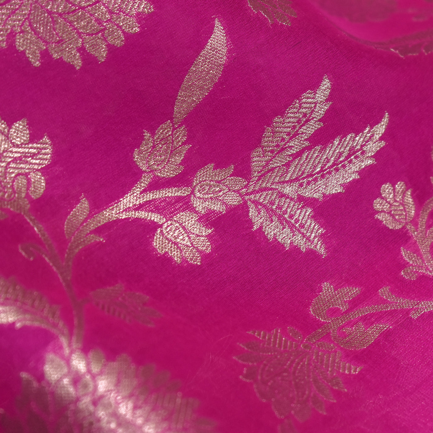 Rani Thakkali Banarasi Organza Fabric with Floral Creeper Design