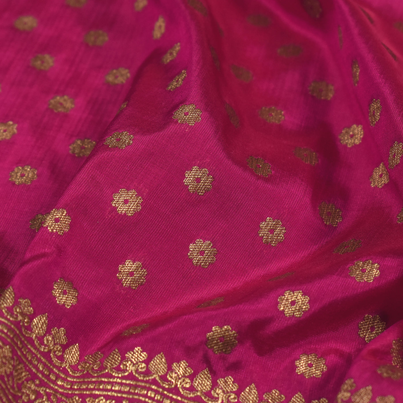 Rani Thakkali Banarasi Silk Fabric with Kammalam Butta Design