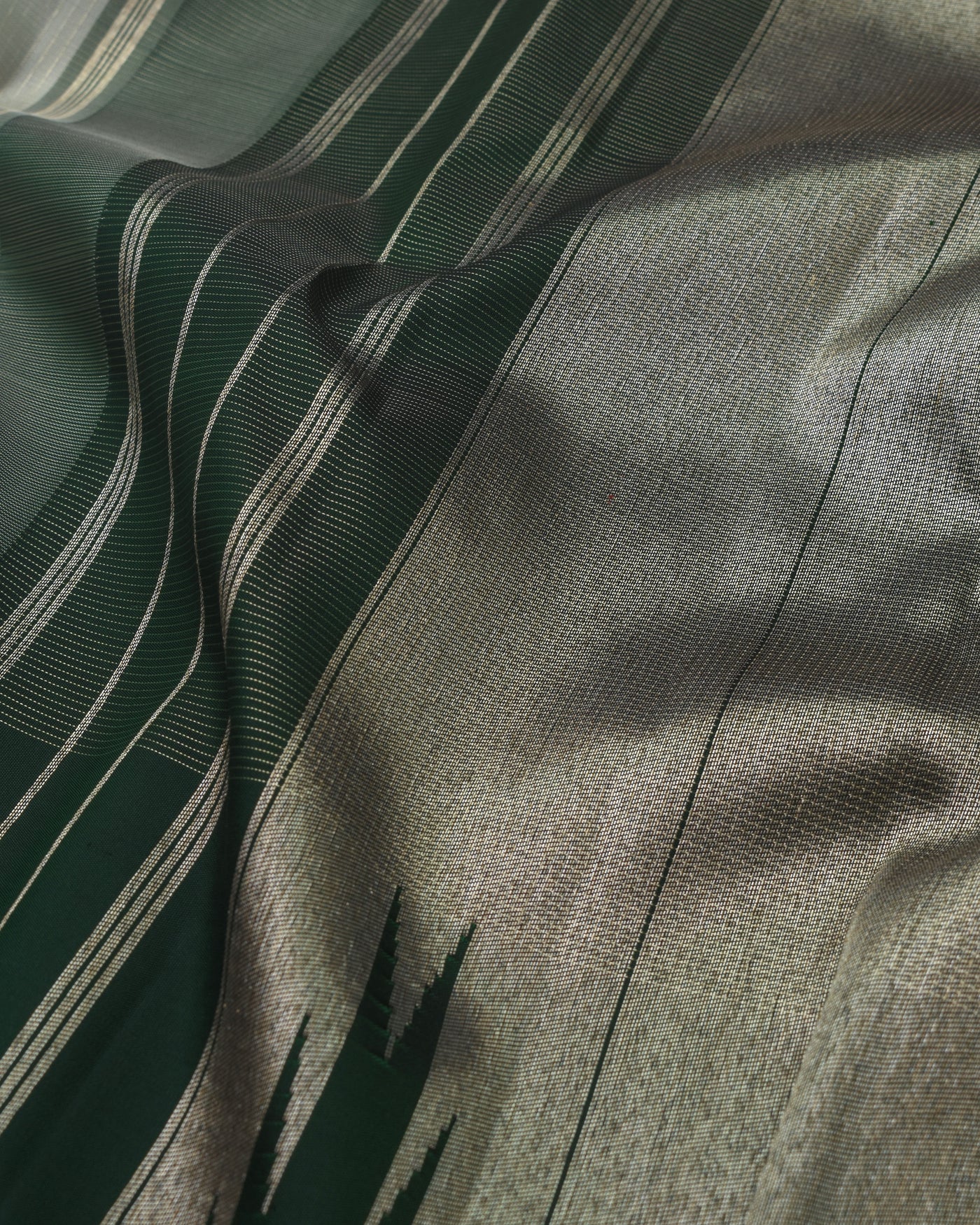 Grey Kanchi Classic Saree with Vairaoosi Checks Design