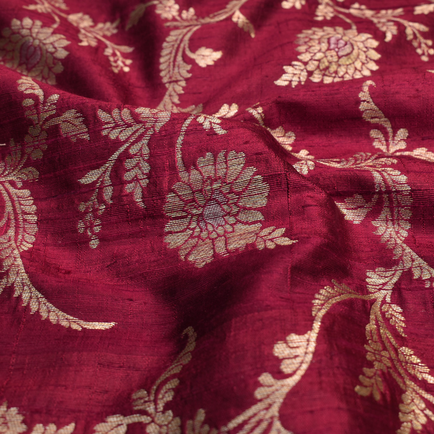 Kanchi Arakku Banarasi Silk Fabric with Creeper Design
