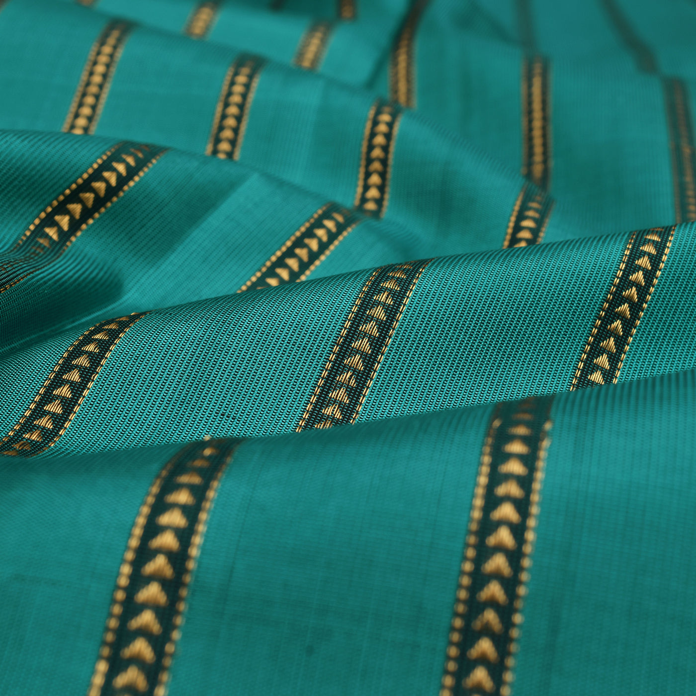 Rexona Kanchi Silk Fabric with Kathir Lines Design