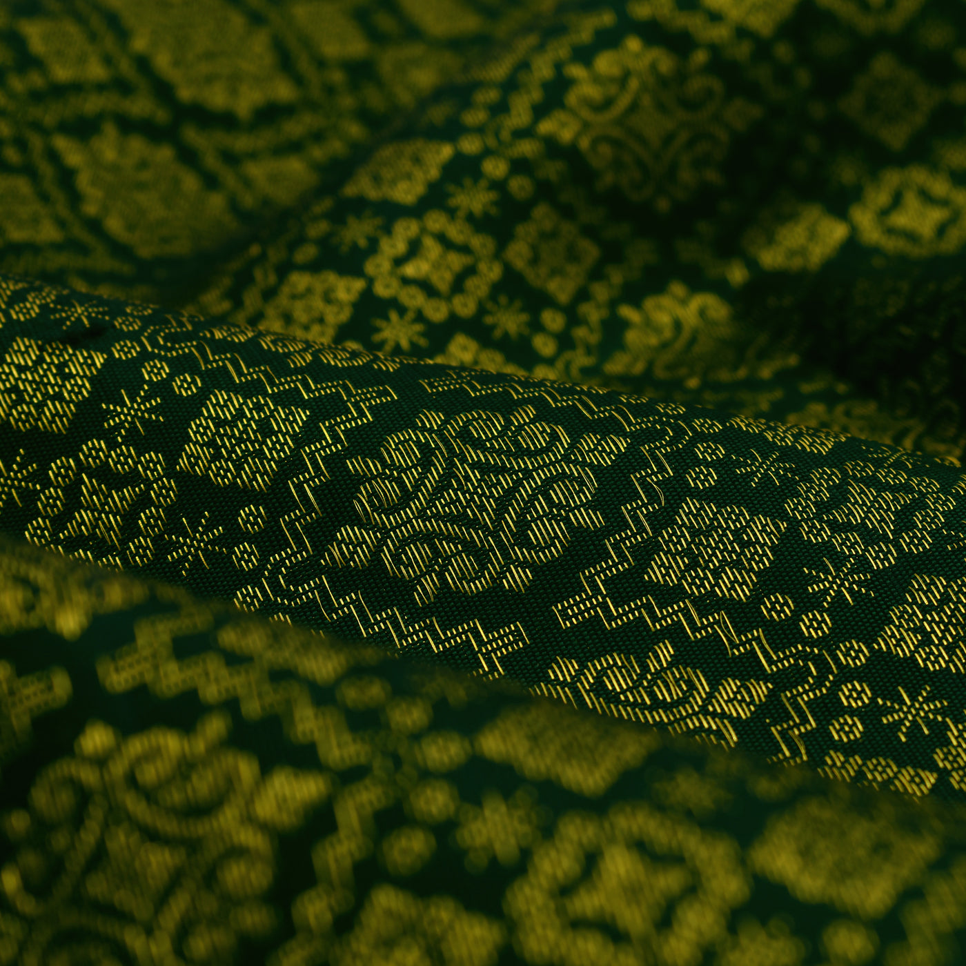 Dark Green Kanchi Silk Fabric with Diamond Zari Creeper Design