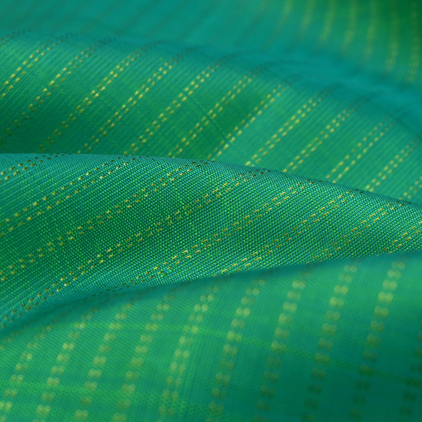 Anandha Dhratshi Kanchi Silk Fabric With Muthu Zari Lines Design